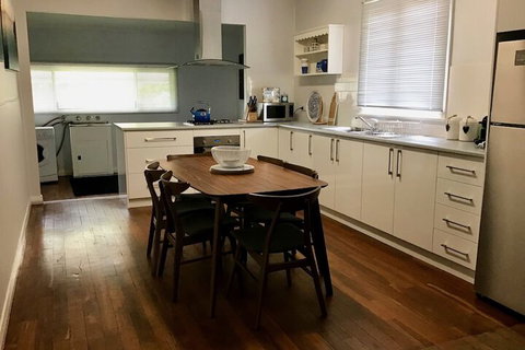 Otters Retreat - Accommodation Sunshine Coast 2