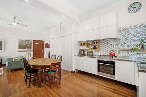 Newcastle Short Stay Apartments - Gatsby On Watt - Accommodation Sunshine Coast 4