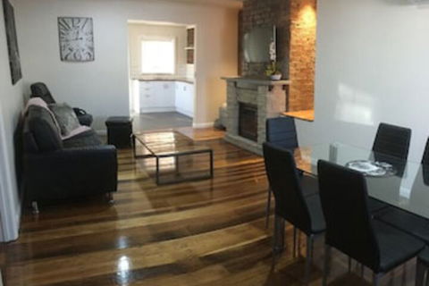 3ree Spacious & Charming Apartment - Accommodation Sunshine Coast 0