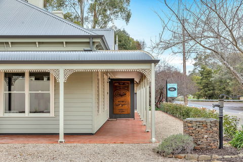Grandview Accommodation - The Flaxley Apartments - Accommodation Sunshine Coast 1