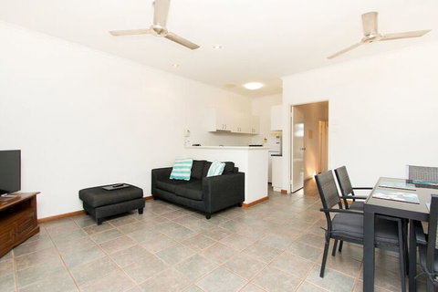 Cable Beach Apartments - Accommodation Sunshine Coast 3
