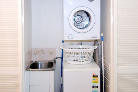 Cable Beach Apartments - Accommodation Sunshine Coast 4