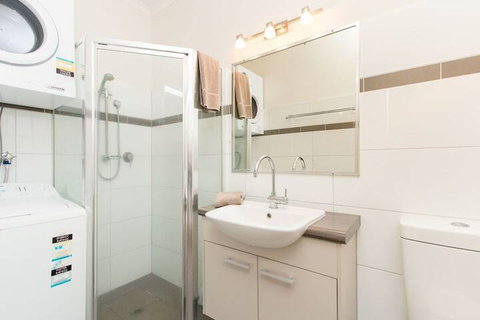 Cable Beach Apartments - Accommodation Sunshine Coast 7
