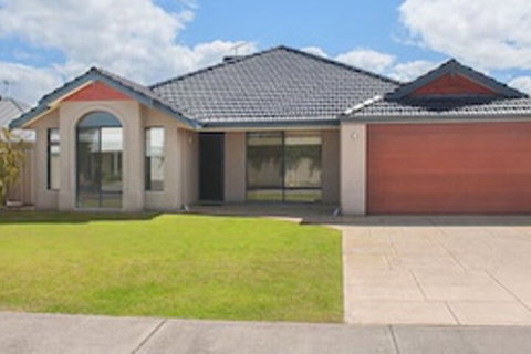 Lifes A Beach - Accommodation Sunshine Coast 0