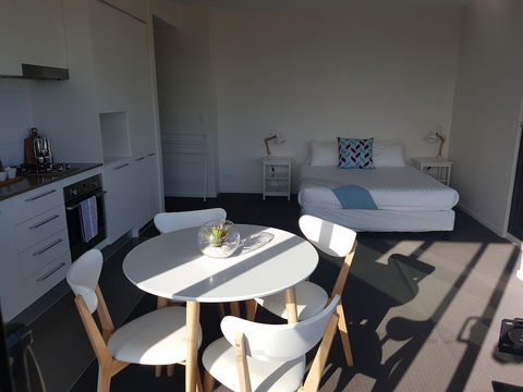 Watt Street Studio Apartment W / Ocean Views - Accommodation Sunshine Coast 2