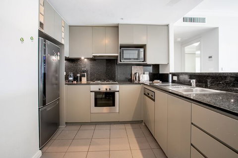 Russell St. Hotel Apartment - Accommodation Sunshine Coast 5