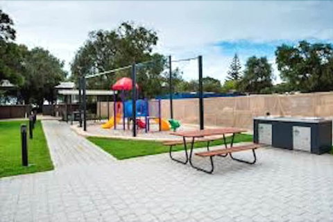 Beach Retreat - Accommodation Sunshine Coast 1