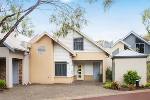 Beach Retreat - Accommodation Sunshine Coast 0
