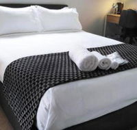 Lakeside Retreat  Business - Accommodation Sunshine Coast