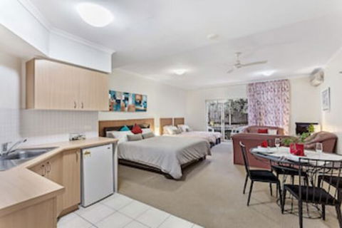 Zenith Studio Unit 3, 10 Messines Street - Accommodation Sunshine Coast 0
