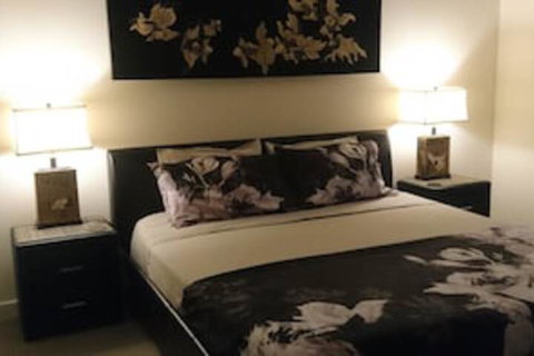 Palm Lakeside - Bowen, Whitsundays Wifi Netflix Private Cool Luxury - Accommodation Sunshine Coast 0