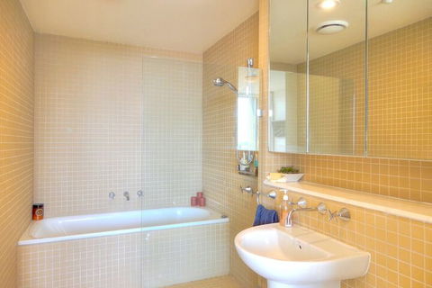 Beau Monde Apartments Newcastle - The York - Accommodation Sunshine Coast 6