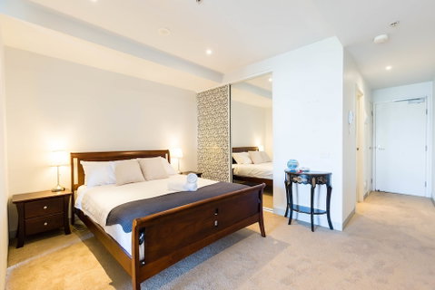 Leila, 1BDR Melbourne Apartment - Accommodation Sunshine Coast 3