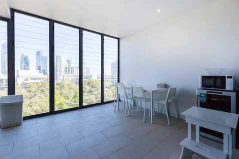 Leila, 1BDR Melbourne Apartment - Accommodation Sunshine Coast 2