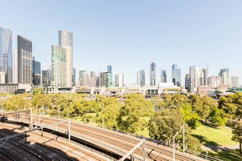 Leila, 1BDR Melbourne Apartment - Accommodation Sunshine Coast 4