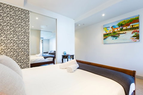 Leila, 1BDR Melbourne Apartment - Accommodation Sunshine Coast 1