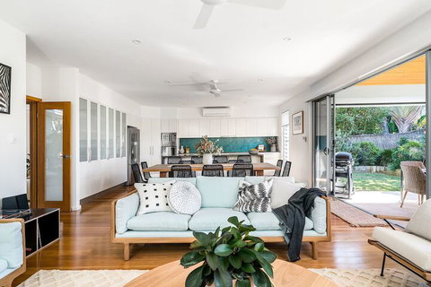 Shore Beats Work - Accommodation Sunshine Coast 2