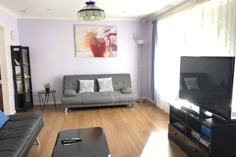 Canberra Entire House 3 Bedroom - Accommodation Sunshine Coast 5