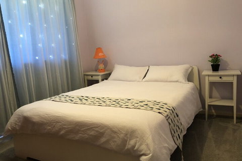 Canberra Entire House 3 Bedroom - Accommodation Sunshine Coast 2