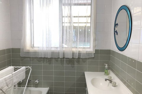 Canberra Entire House 3 Bedroom - Accommodation Sunshine Coast 7