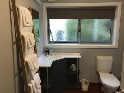 A Bach At Bright Bright VIC - Accommodation Sunshine Coast 3