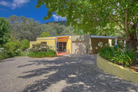 A Bach At Bright Bright VIC - Accommodation Sunshine Coast 1