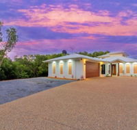 Isle Be Back Waterfront Luxury With Pool - Accommodation Sunshine Coast