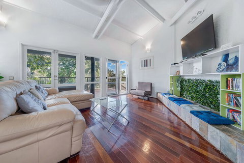 The Treehouse - Accommodation Sunshine Coast 5