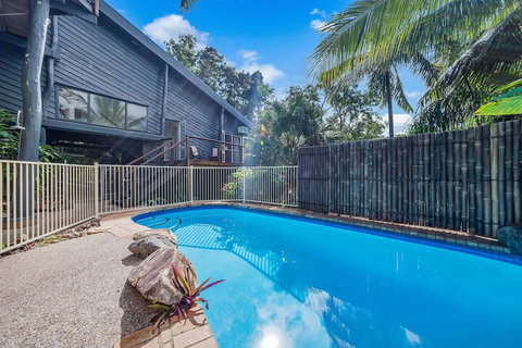 The Treehouse - Accommodation Sunshine Coast 4