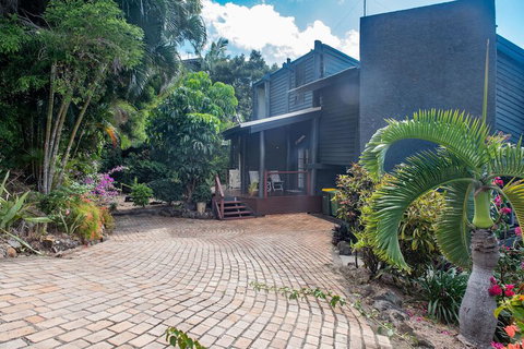 The Treehouse - Accommodation Sunshine Coast 3