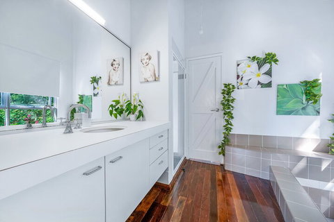 The Treehouse - Accommodation Sunshine Coast 6