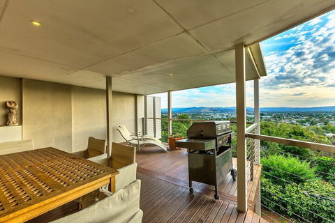 Highview - Accommodation Sunshine Coast 1