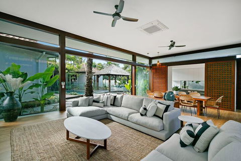 ESPRIT 2 PALM COVE BRAND NEW - Accommodation Sunshine Coast 4