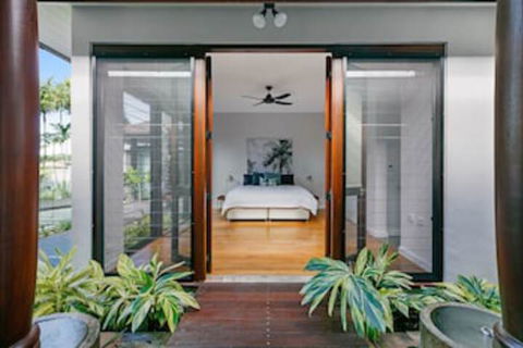 ESPRIT 2 PALM COVE BRAND NEW - Accommodation Sunshine Coast 2
