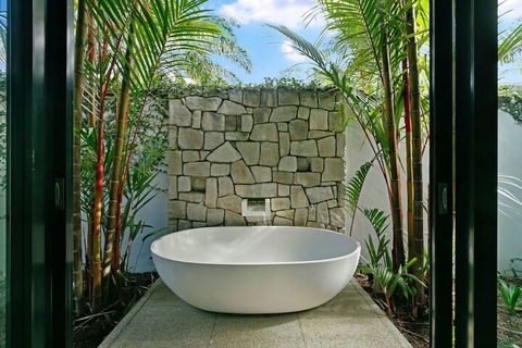 ESPRIT 2 PALM COVE BRAND NEW - Accommodation Sunshine Coast 5