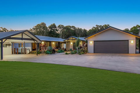 A PERFECT STAY - Lennox Unique Coastal Retreat - Accommodation Sunshine Coast 0