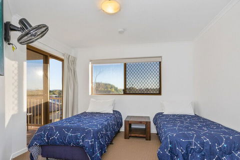 EXCLUSIVE OCEAN VIEW PENTHOUSE On MARINE PARADE - Accommodation Sunshine Coast 3