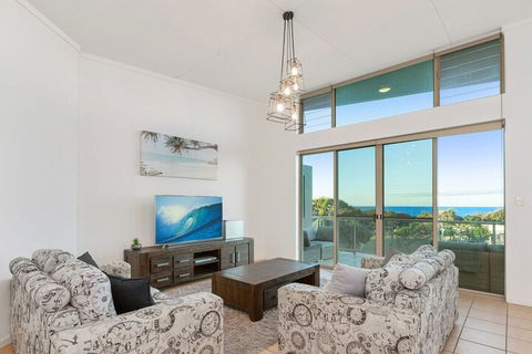 EXCLUSIVE OCEAN VIEW PENTHOUSE On MARINE PARADE - Accommodation Sunshine Coast 0