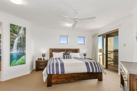 EXCLUSIVE OCEAN VIEW PENTHOUSE On MARINE PARADE - Accommodation Sunshine Coast 2