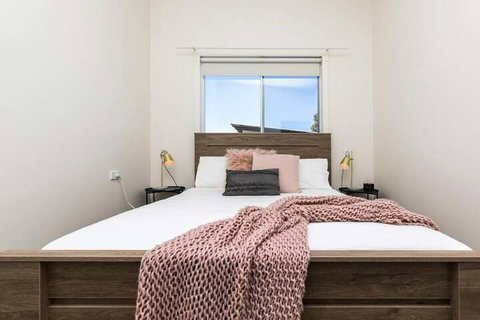 2 Bedroom With Parking Near Central Cessnock - Accommodation Sunshine Coast 3
