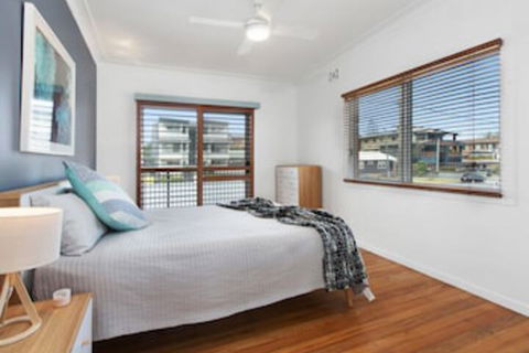 BEACH HOUSE On PEARL - Accommodation Sunshine Coast 0
