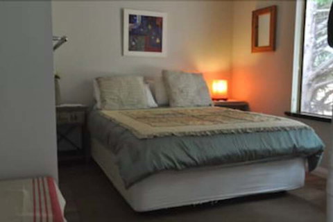 Bettenay Loft Spa Apartment & Lakeview Chalets - Accommodation Sunshine Coast 2