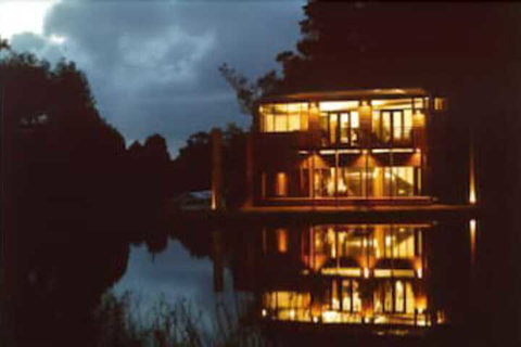 Bettenay Loft Spa Apartment & Lakeview Chalets - Accommodation Sunshine Coast 7
