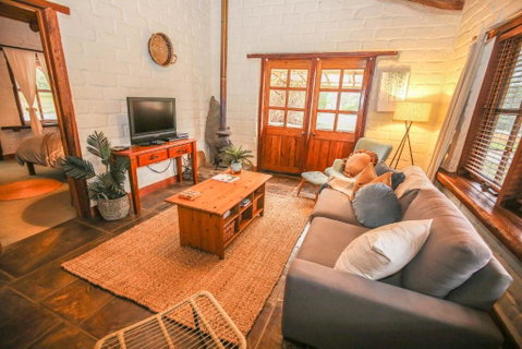Feathertop Retreat - Accommodation Sunshine Coast 5