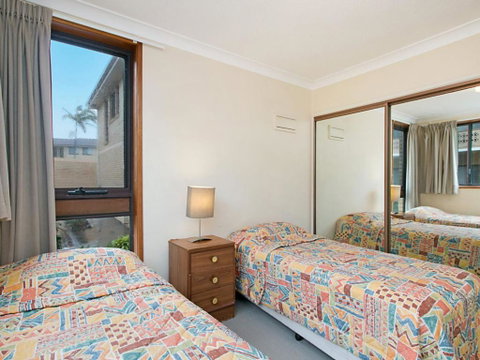 2 / 8 Banks Avenue Easy Walk To Tweed Heads Bowls Club - Accommodation Sunshine Coast 2