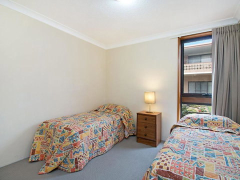 2 / 8 Banks Avenue Easy Walk To Tweed Heads Bowls Club - Accommodation Sunshine Coast 3