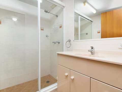 2 / 8 Banks Avenue Easy Walk To Tweed Heads Bowls Club - Accommodation Sunshine Coast 6