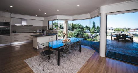 Russell House - Accommodation Sunshine Coast 2