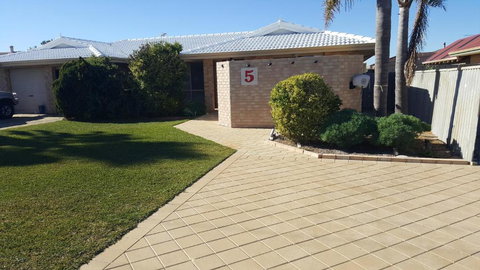 Alexander Drive B & B - Accommodation Sunshine Coast 2