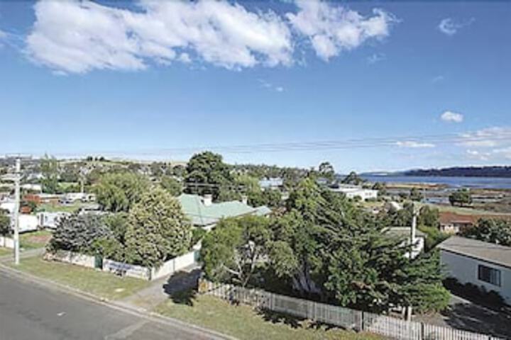 Triabunna TAS Accommodation Sunshine Coast